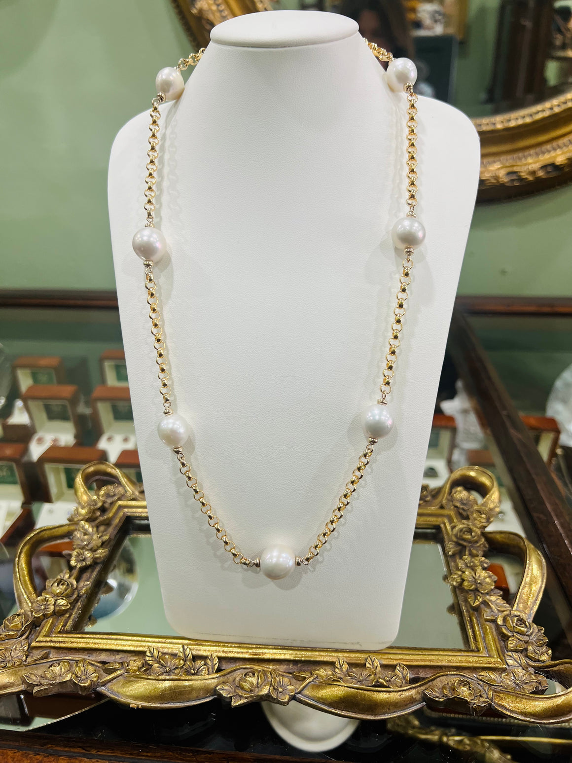 Seven Pearl Necklace in 9ct yellow gold