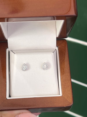 Pearshaped Diamond Studs in 18ct white gold