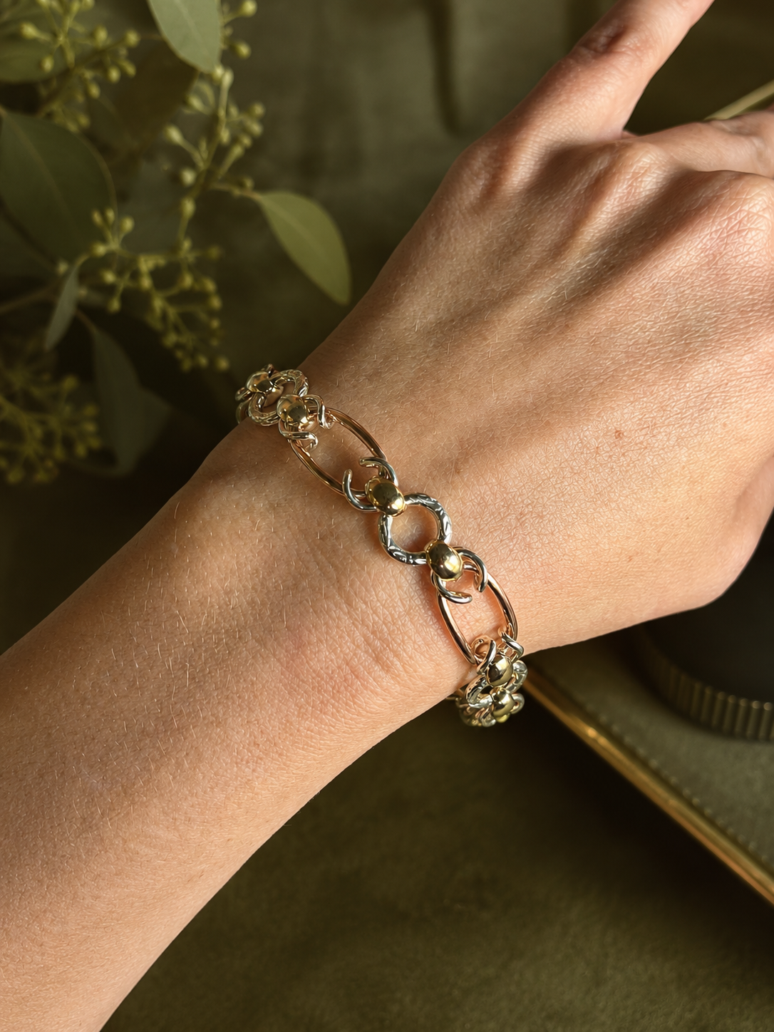 Heritage Link Bracelet in 9ct Three Tone Gold