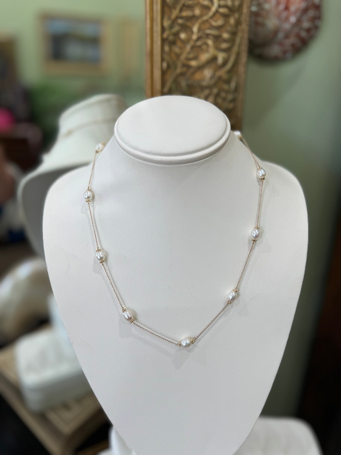 Pearl Necklace in 9ct yellow gold