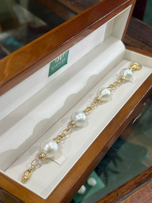 Pearl and Chain Bracelet in Yellow Gold