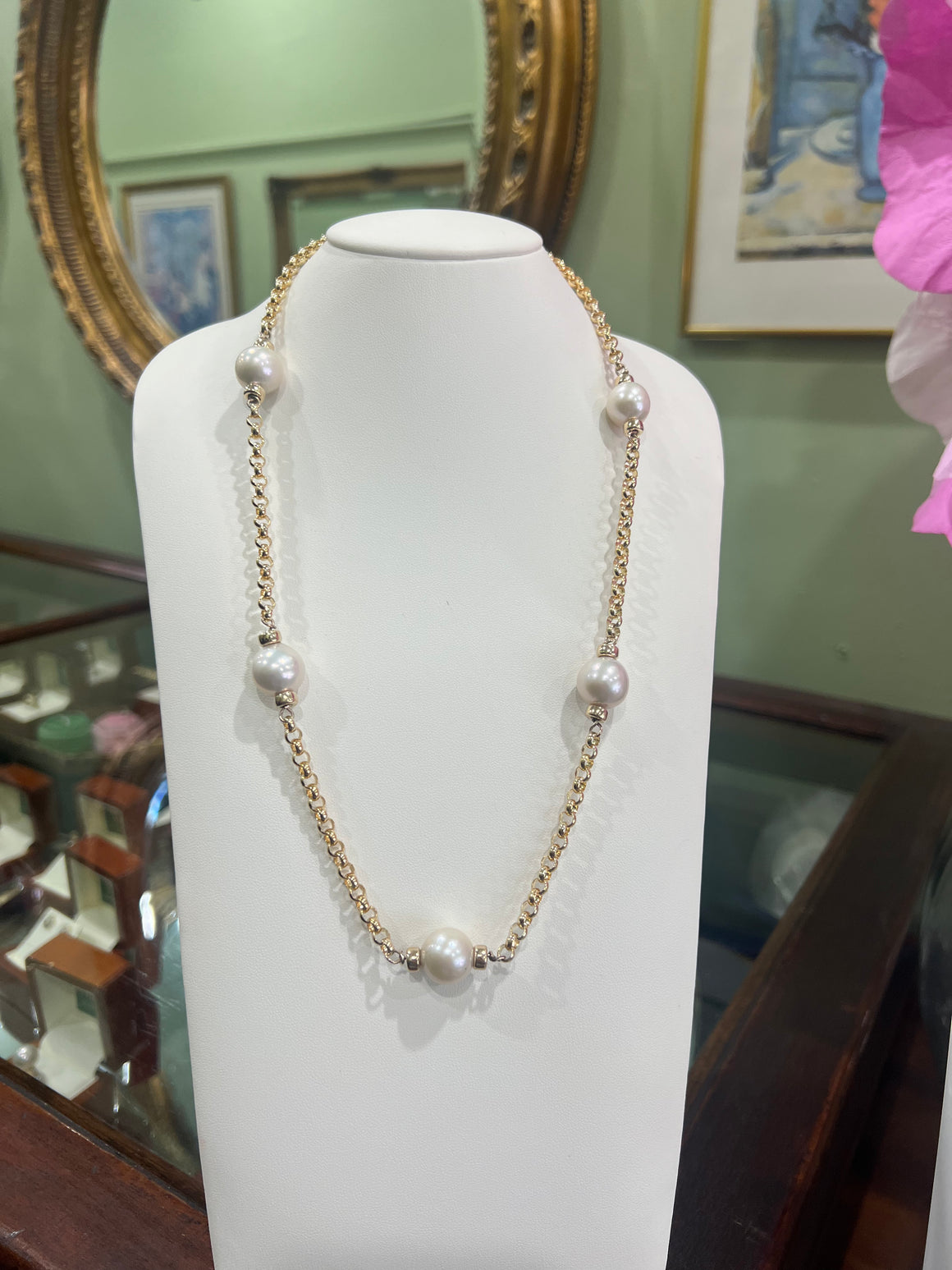 Five Pearl Necklace in 9ct yellow gold